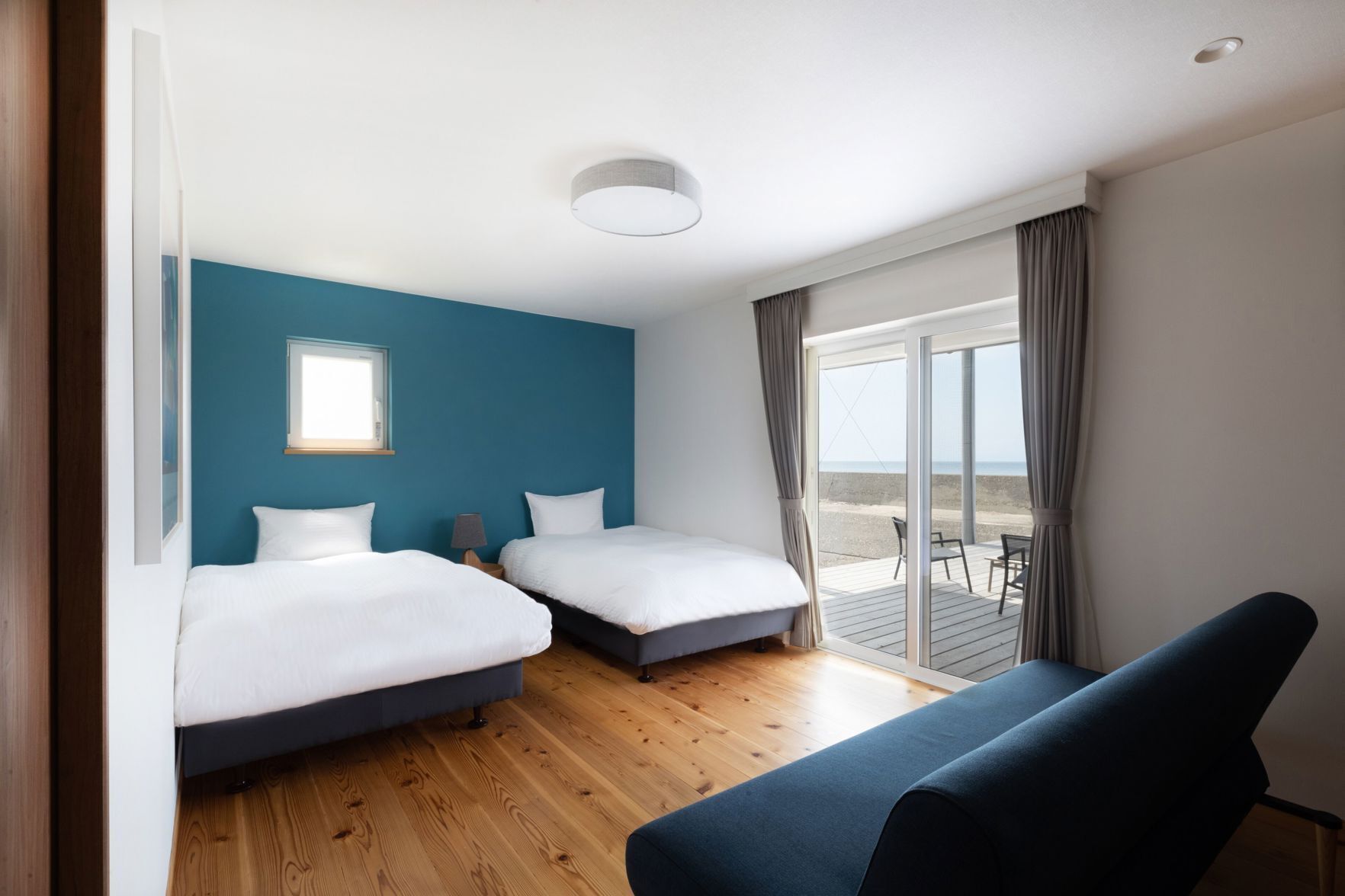Down comforters, in-room safe, free WiFi, bed sheets