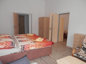 2 bedrooms, iron/ironing board, cots/infant beds, travel cot