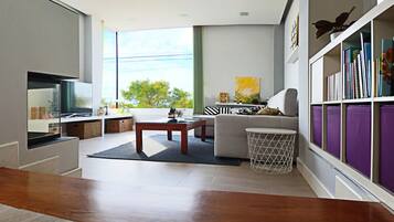 Smart-TV, Kamin, Tischfußball, Bücher