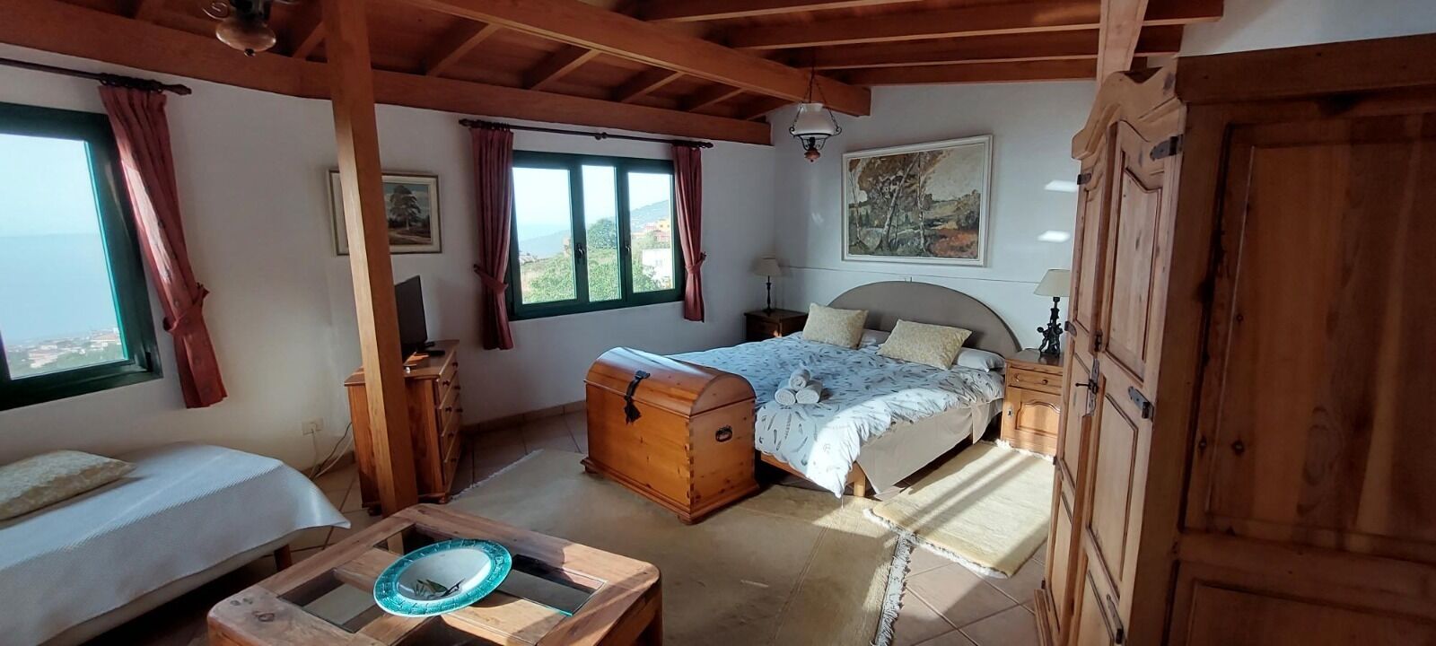 Eco Rural house surrounded by nature and views, WIFI