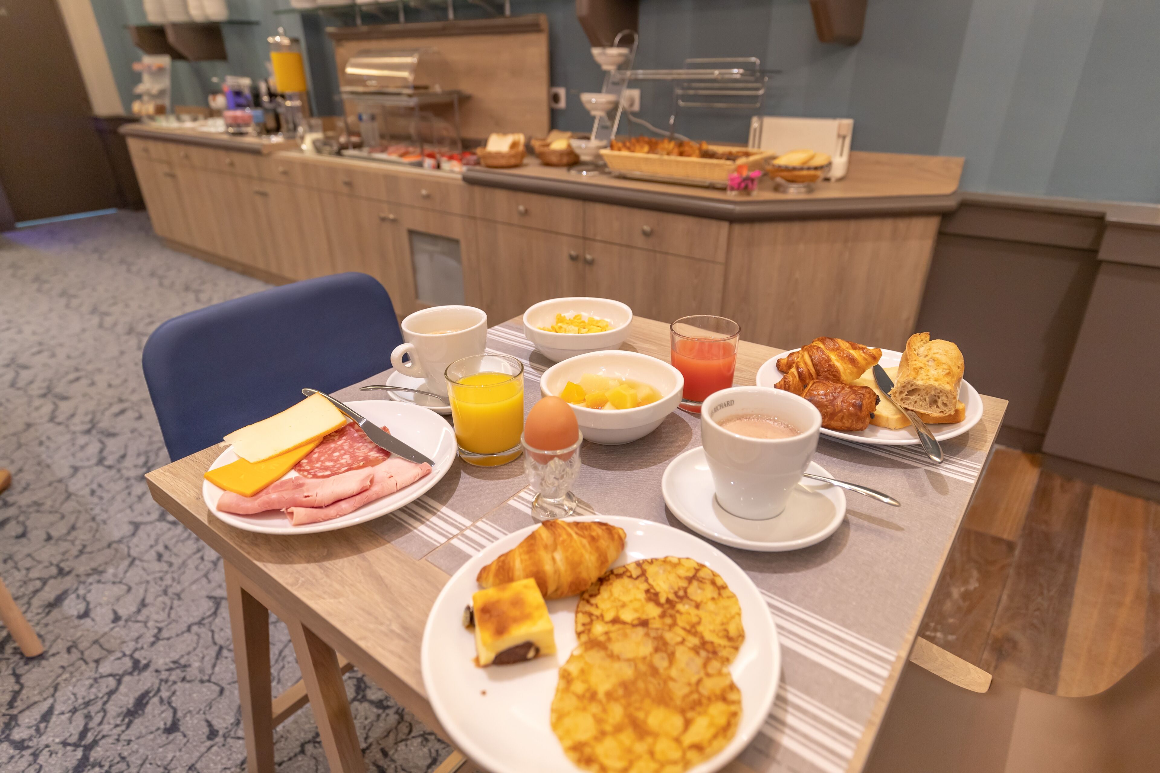 Daily buffet breakfast (EUR 16 per person)