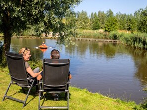 3 habitaciones, muebles diferentes y ropa de cama 