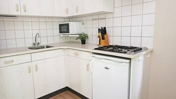 Bungalow | Private kitchen | Highchair