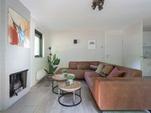 Bungalow | Living area - Woodland Bungalow w/ Pool (Epe)