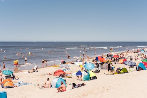 Comfortable Bungalow With Dishwasher Near the Beach