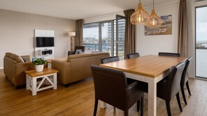 Apartment | Dining - Modern Apartment 500 m From the Centre of Scheveningen (The Hague)