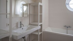 Villa | Bathroom