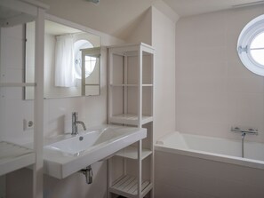 Bathroom - Detached Villa With Three Bathrooms Near the Sea (Cadzand-Bad)