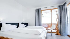 Apartemen | 3 kamar tidur dan dilengkapi dengan perabotan berbeda-beda