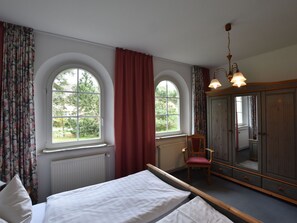 Apartment | Private kitchen - Comfortable Apartment in Wischuer With Sauna (Biendorf)
