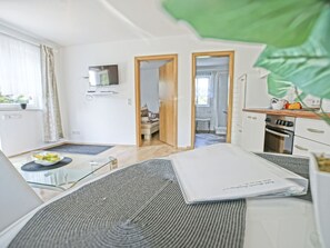 Dining - Alluring Holiday Home in Mönkebude near Beach (Monkebude)