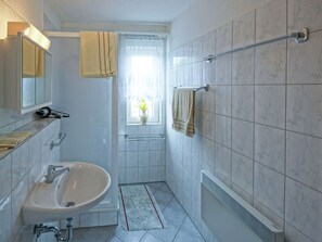 Shower - Alluring Holiday Home in Mönkebude near Beach (Monkebude)