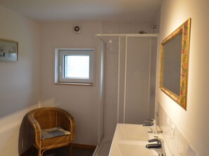Apartment | Bathroom | Bathtub