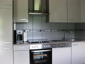 House | Private kitchen - Holiday Home in Germany With Scenic Nature (Ronshausen)