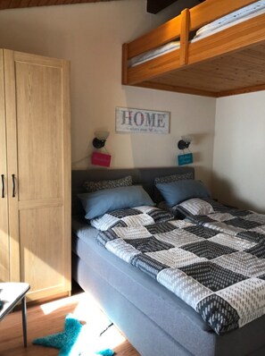 House | 1 bedroom, individually furnished, bed sheets