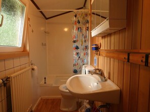 Bathroom - Wooden Bungalow With Oven, in Oberharz Near a Lake (Clausthal-Zellerfeld)
