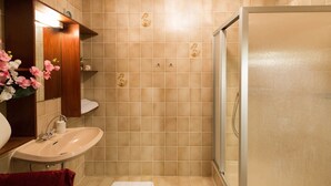 Unclassified image, 3 of 29, button - Apartment With Balcony and Oven, at a Nature Reserve Area (Neuschoenau)