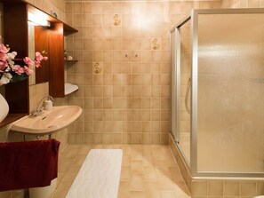 Apartment | Badezimmer | Dusche