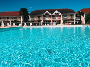 Outdoor pool - Well-kept and Cozy Apartment on the Atlantic Coast (Le Verdon-sur-Mer)