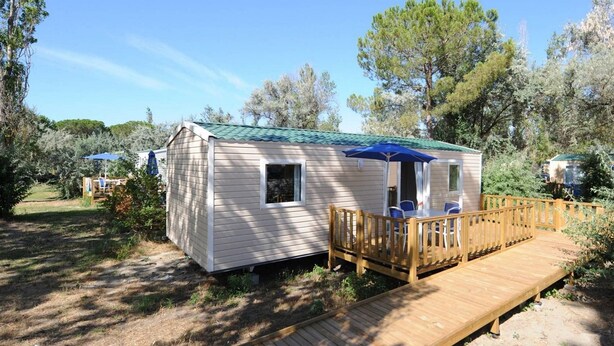 Mobile Home | Exterior - Quaint Mobile Home With AC in Quaint, and Green Camargue (Le Grau-Du-Roi)