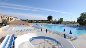 Pool - Quaint Mobile Home With AC in Quaint, and Green Camargue (Le Grau-Du-Roi)