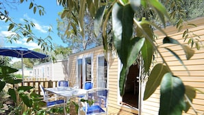 Exterior - Quaint Mobile Home With AC in Quaint, and Green Camargue (Le Grau-Du-Roi)