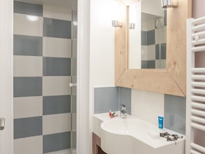 Apartment | Bathroom | Bathtub, towels - Comfortable House With Dishwasher, Located in Nature Reserve (Fort-Mahon-Plage)