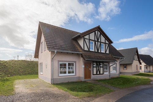 Restyled Villa with Washing Machine near River Moselle