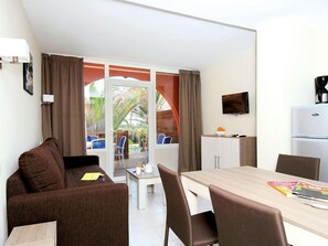 Apartment | Living room - Relaxed Beachside Living (Agde)