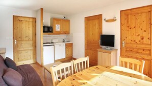 Apartment | Living room - Alpine Studio w/ Balcony (Morillon)