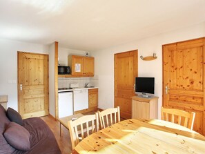 Apartment | Living room - Alpine Studio w/ Balcony (Morillon)