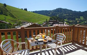 Balcony - Chalet in La Clusaz With Spa & Pool (La Clusaz)
