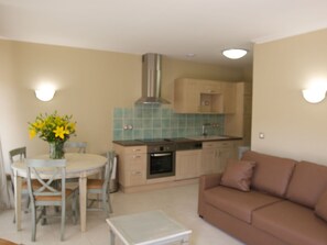 Apartment | Private kitchen - Villa in Callian With Private Pool (Callian)