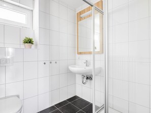 Apartment | Bathroom - Spacious, Modern Apartment Near the Centre (Winterberg)