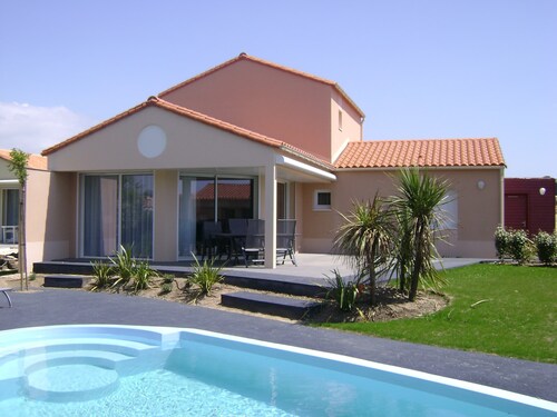 Villa in France With Private Pool & Garden