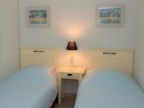 Villa | Room amenity - Villa in France With Private Pool & Garden (Les Sables-d'Olonne)