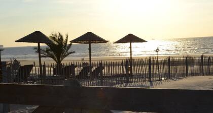 Bungalow in 's-gravenzande With Nautical Charm