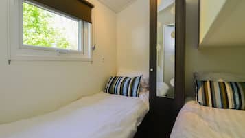 2 Schlafzimmer, individuell eingerichtet, Babybetten, Bettwäsche