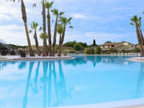 Outdoor pool - Holiday Home With a Barbecue on the Languedoc Coast (Portiragnes)