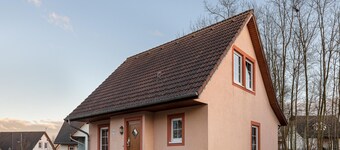Restyled Villa with Washing Machine near River Moselle