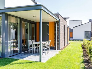 Exterior - Stylish Villa With Covered Terrace in Limburg (Roggel)