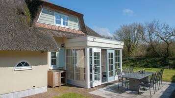 House | Outdoor dining