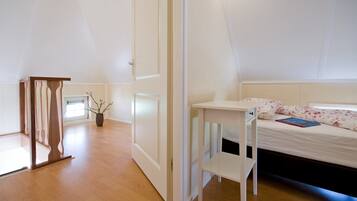 House | 2 bedrooms, individually furnished, bed sheets