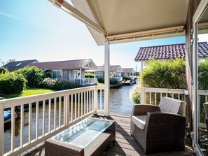 Chalet | View from property - Cozy Chalet Right on the Water in Friesland (Akkrum)