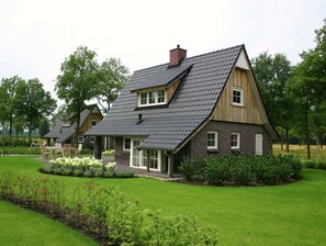 House | Exterior - Beautiful House With Garden (Hellendoorn)