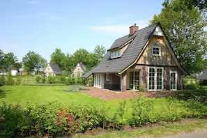 House | Garden - Beautiful House With Garden (Hellendoorn)