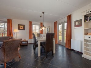 Dining - Detached Holiday Home With two Bathrooms Near Appelscha (Appelscha)