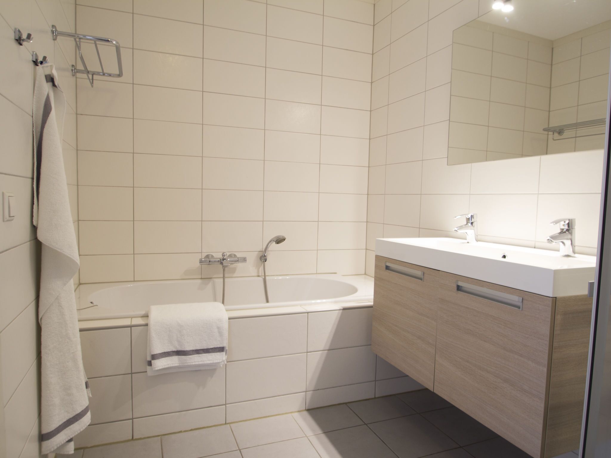 Apartment | Bathroom | Bathtub, towels