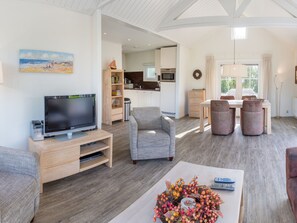 House | Living area - Luxurious, 2 Bathroom Holiday Home, 1,5 km From the Beach (Hollum)