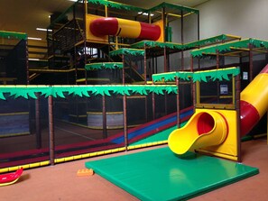 House | Game room - Semi-detached House in Franeker With a Shared Pool (Franeker)